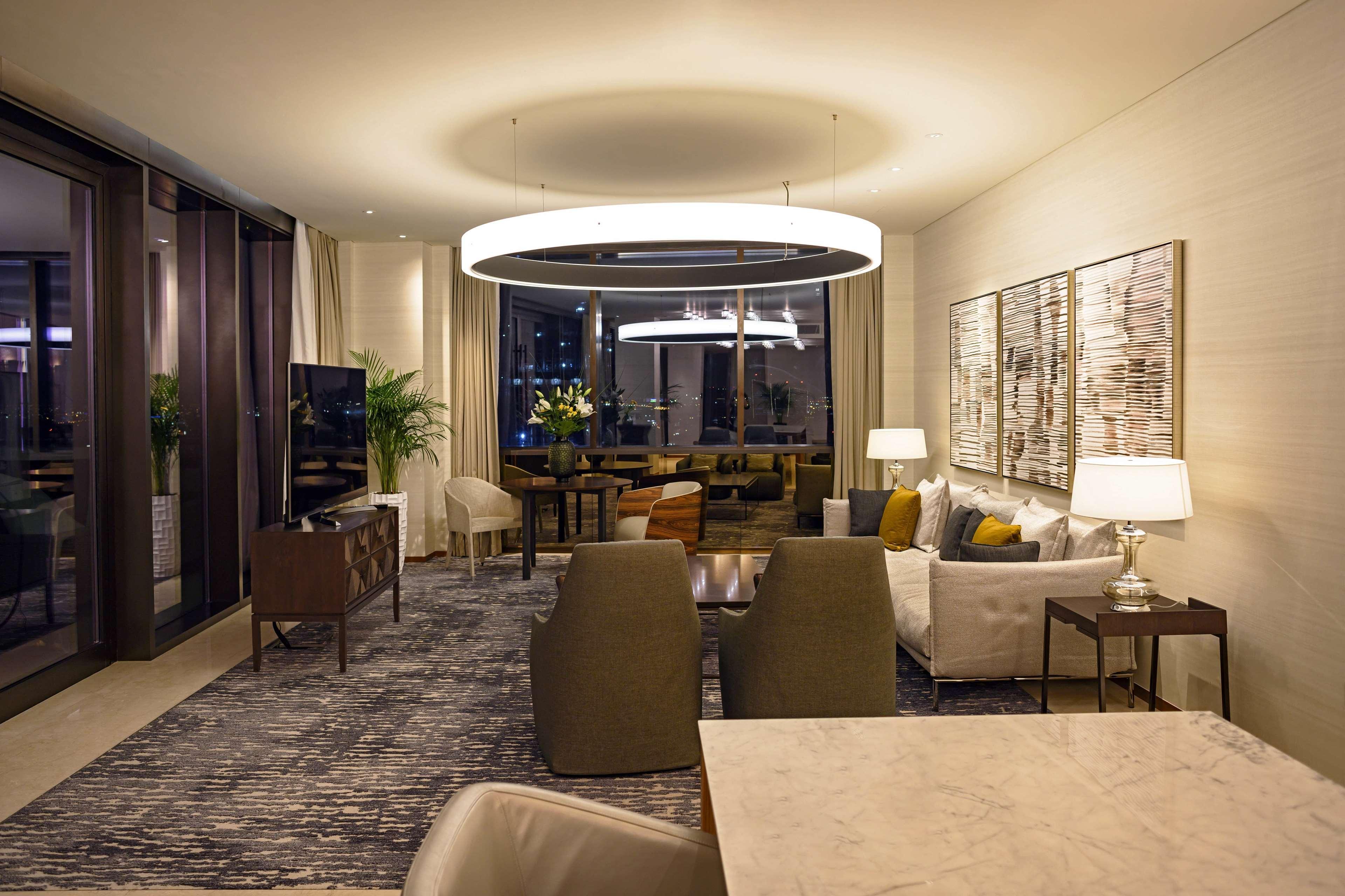 بارك حياة الدوحة المظهر الخارجي الصورة A living room at The Ritz-Carlton, Chicago